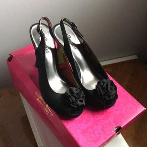 Peep toe heels size 7
